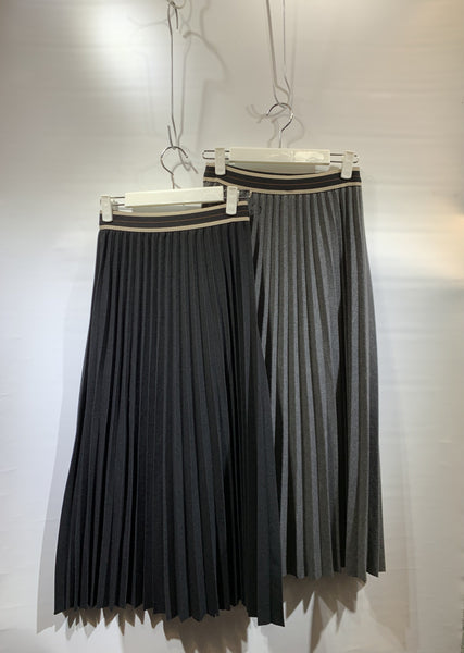 韓國🇰🇷黑色/灰色橡筋腰絨料百摺裙