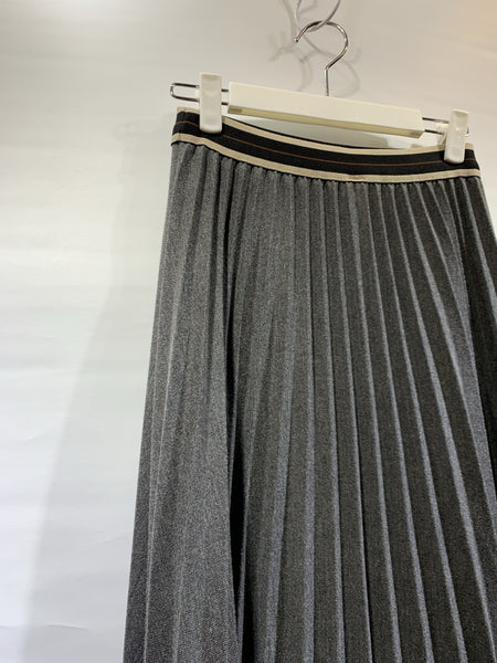 韓國🇰🇷黑色/灰色橡筋腰絨料百摺裙
