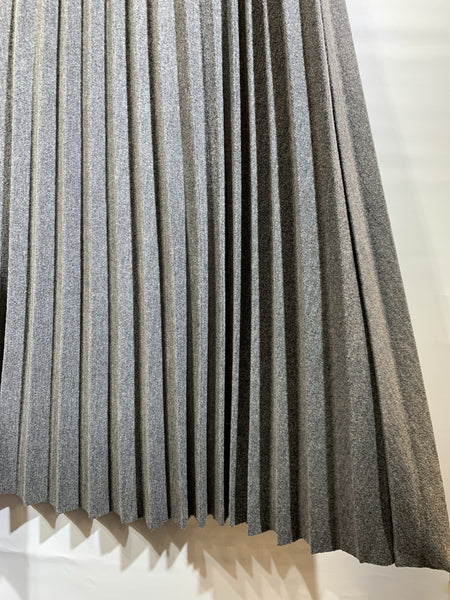 韓國🇰🇷黑色/灰色橡筋腰絨料百摺裙