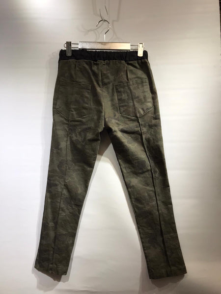 韓國🇰🇷綠色迷彩貼身褲(有彈性）