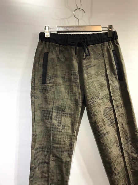 韓國🇰🇷綠色迷彩貼身褲(有彈性）