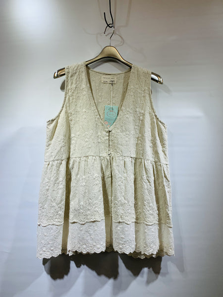 韓國🇰🇷杏色暗花紋喱士腳背心外套